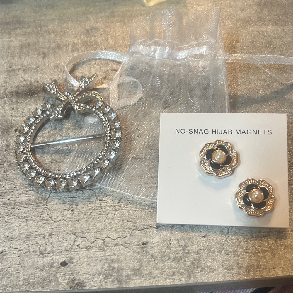 Rhinestone Scarf Holder & Reversible Floral Hijab Magnet Set